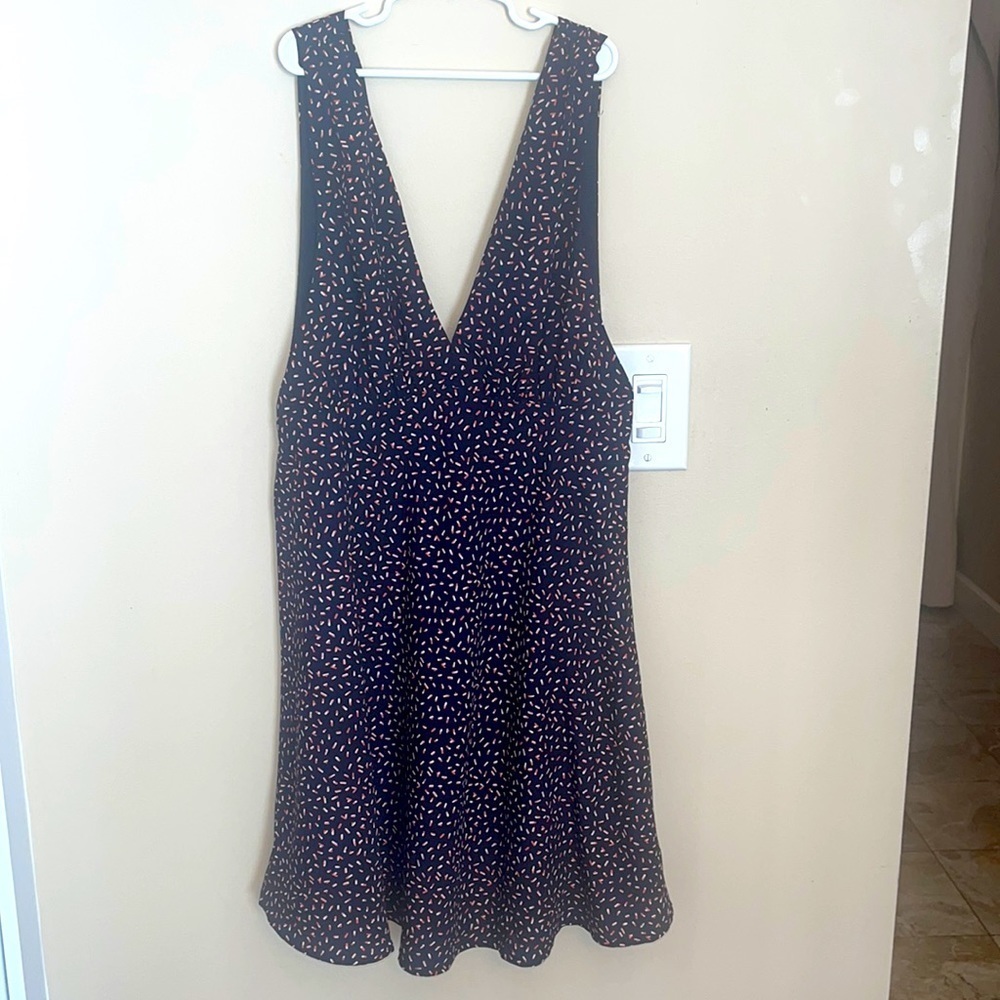 Forever 21 Contemporary v-neck Dress Size M​​​​